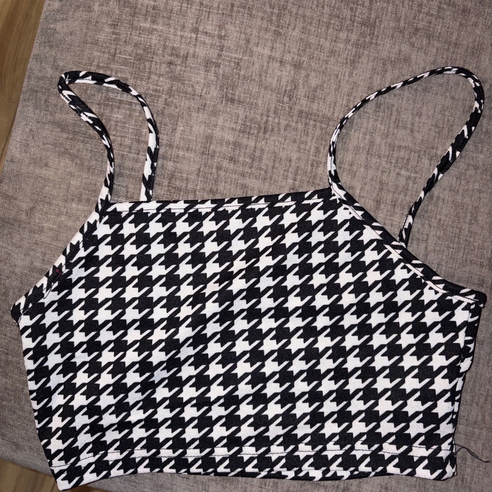 SHEIN Black and White Houndstooth Crop Top